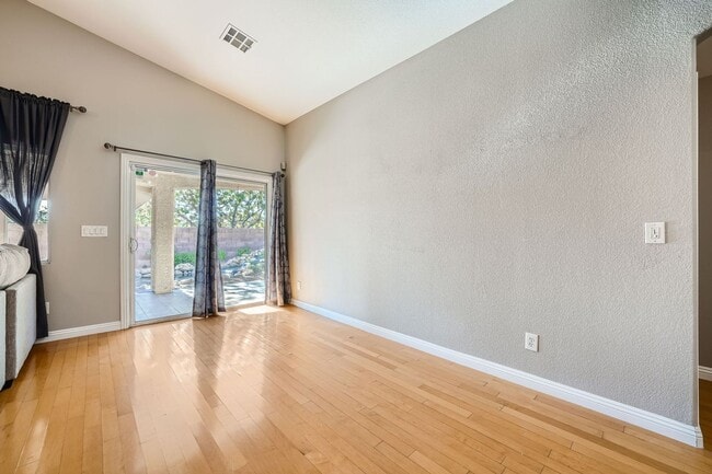 Building Photo - Great Henderson Single Story Home