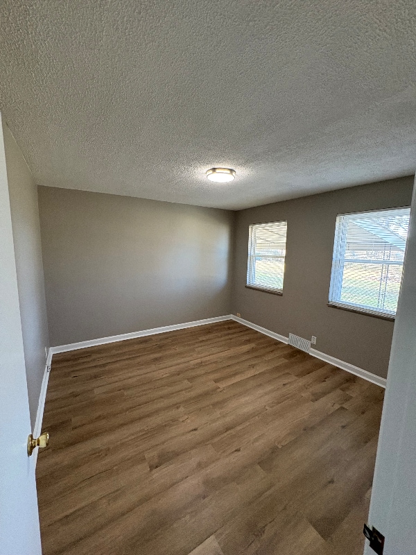 Building Photo - 3887 Crescent Dr