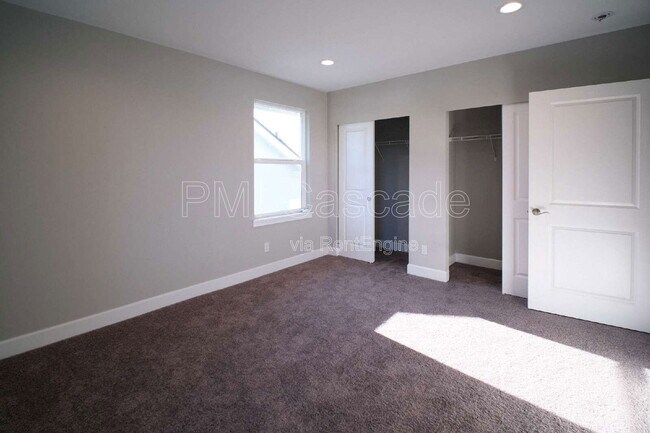 Building Photo - 933 S Sprague Ave