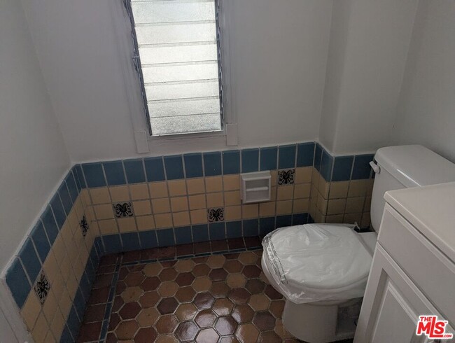 Building Photo - 634 S Gramercy Pl