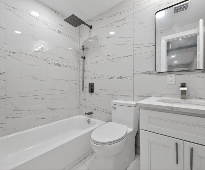 Building Photo - 27 Monaco Pl