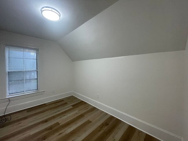 Building Photo - 475 Wilson St