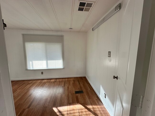 Building Photo - 44826 Orpington Ave