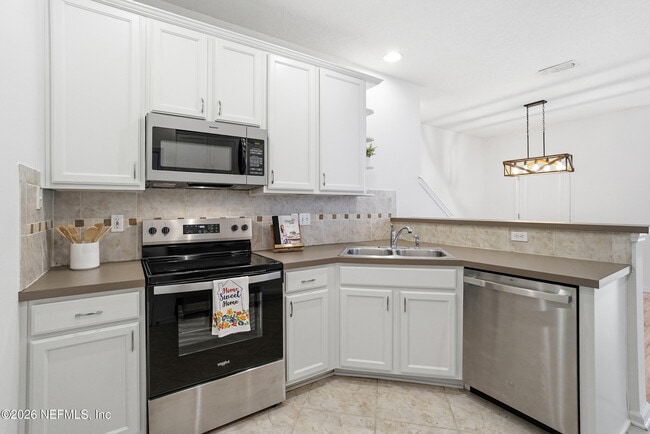 Building Photo - 6119 Bartram Village Dr