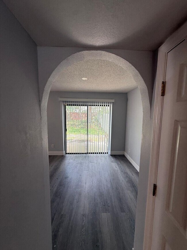 Building Photo - 1030 Knoll Wood Ct