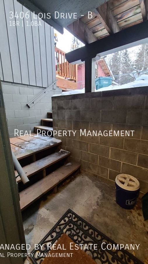 Building Photo - 3406 Lois Dr