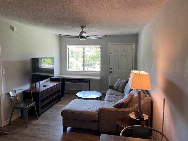 Building Photo - 403 Hayden Rd