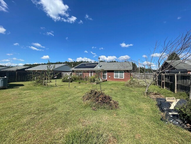 Building Photo - Nice Brick 3/2 House in Garden Lakes- $1,495