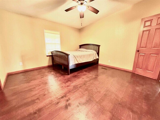 Building Photo - 6215 Hwy 35 Bypass