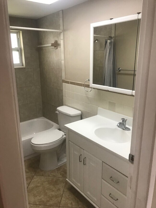 Building Photo - Beautiful 2 bedroom / 2 bath available now!