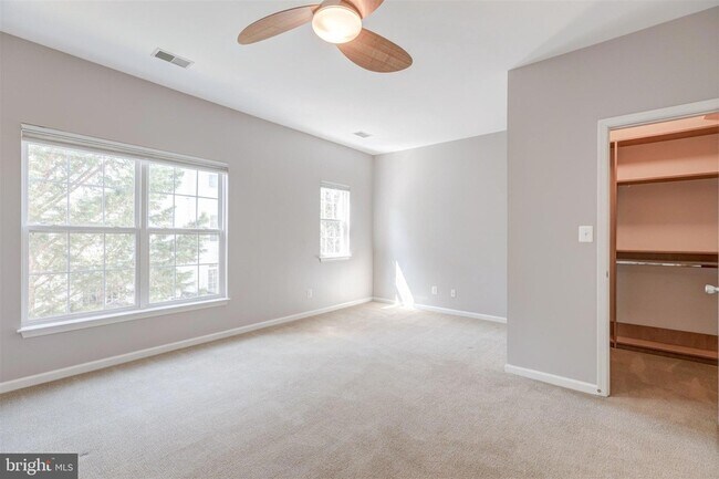 Building Photo - 5140 Donovan Dr