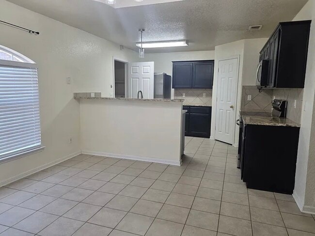 Building Photo - 3805 Llano Estacado Ct