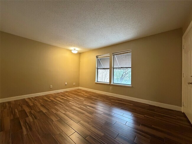 Building Photo - 1901 Brun St