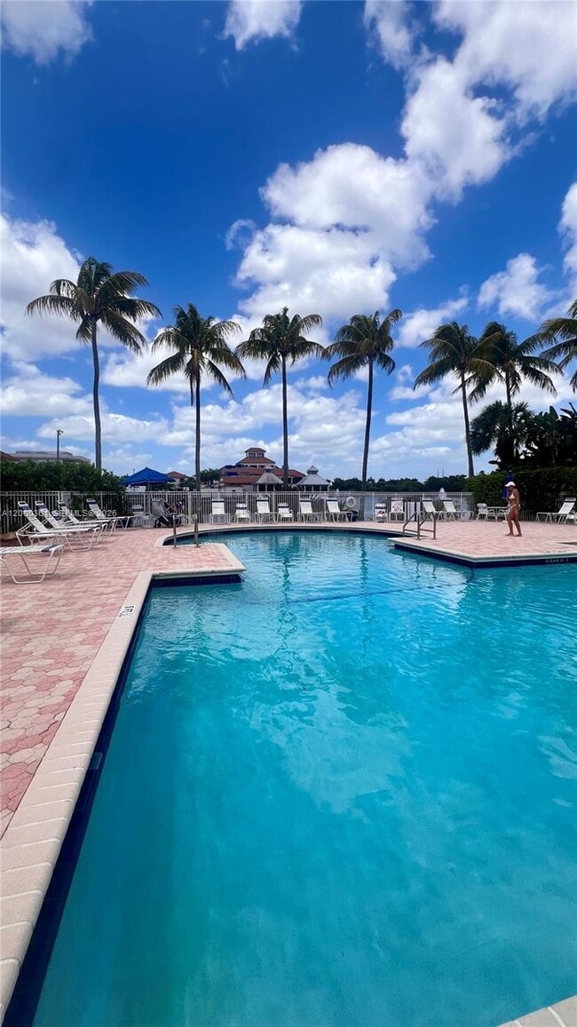 Building Photo - 6762 Via Regina