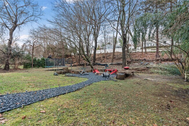 Building Photo - 22 Balmoral Cres