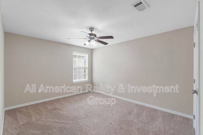 Building Photo - 426 Eisenhower Dr