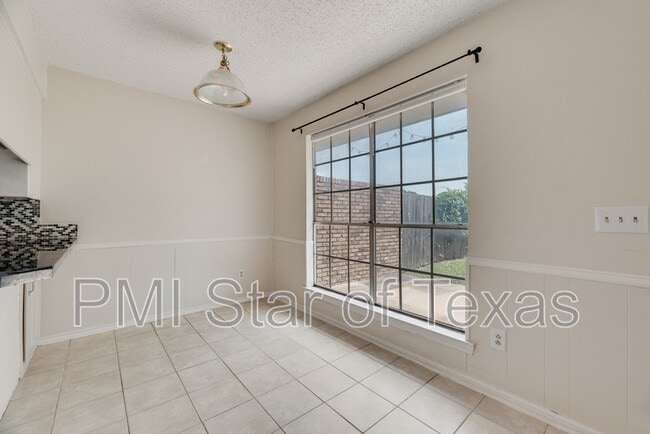 Building Photo - 2130 Teakwood Ln