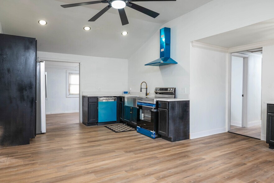 Building Photo - 3815 Dorothy Dr