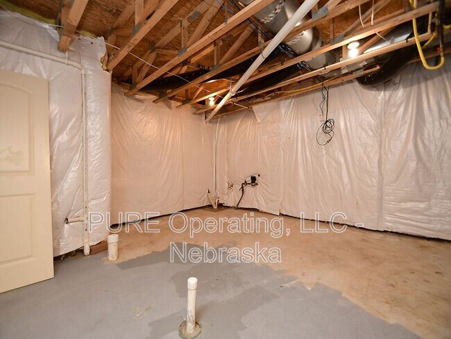 Building Photo - 16258 Loop St