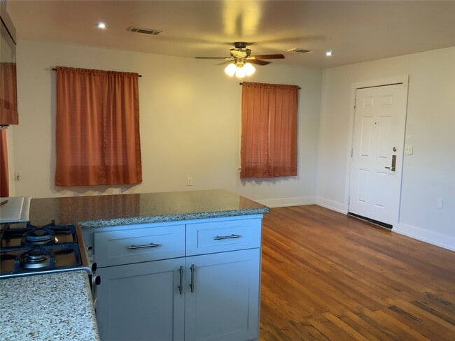 Building Photo - 100 W Madison St