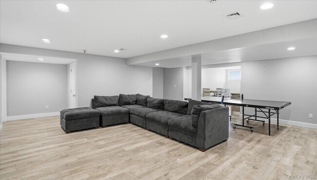 Building Photo - 27 Jeffrey Ln