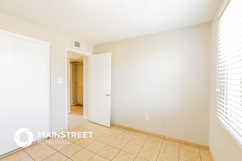 Building Photo - 6227 W Monte Vista Rd