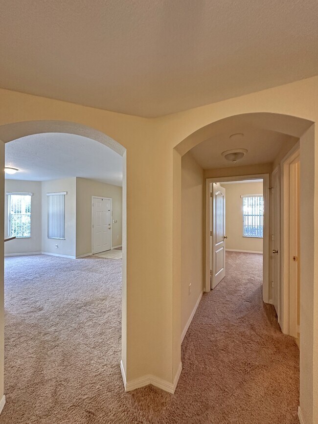 Building Photo - 110 SW Peacock Blvd