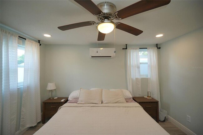 Building Photo - 4108 W Montgomery Terrace