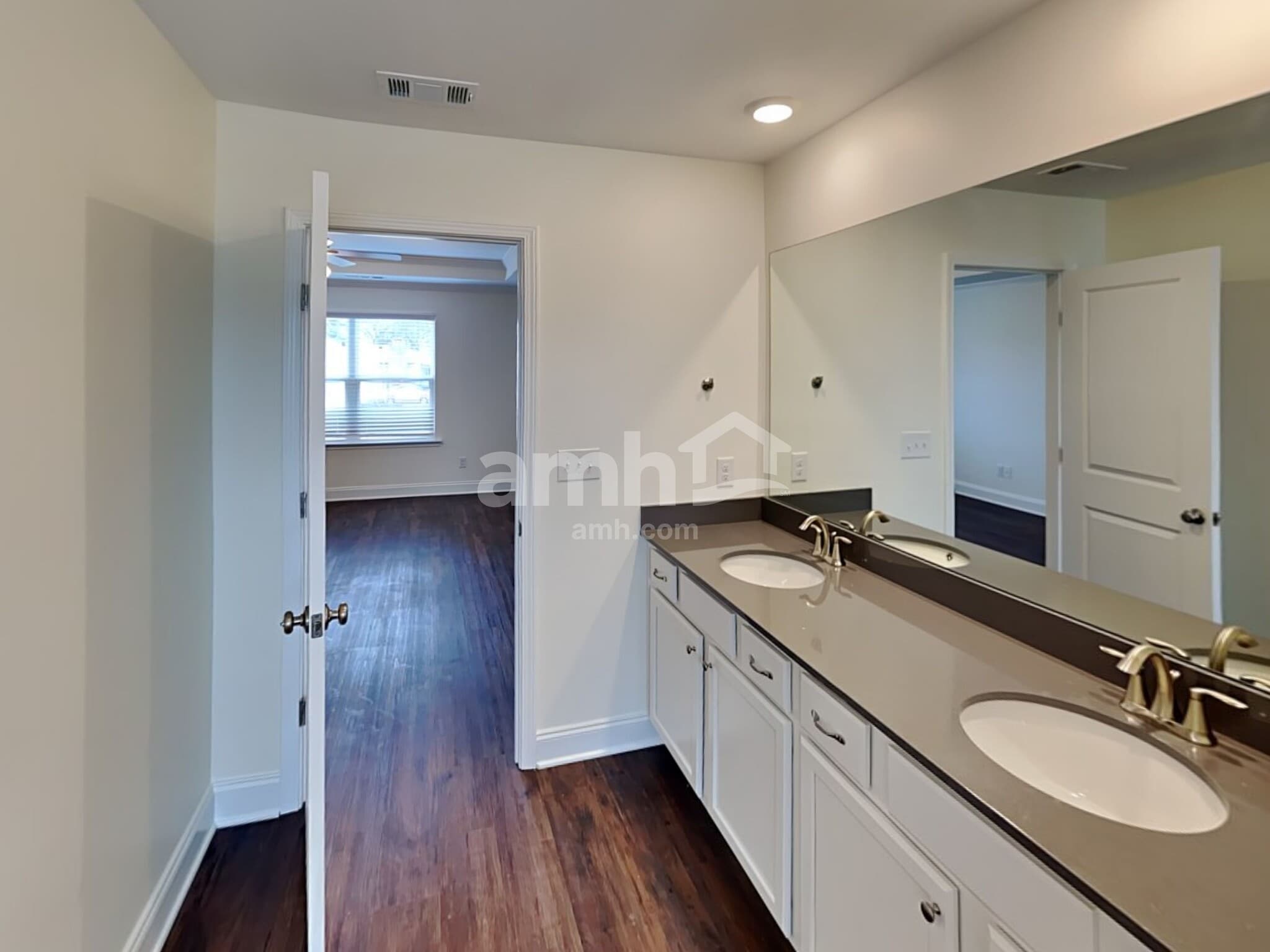 Building Photo - 2004 Williamshire Ln