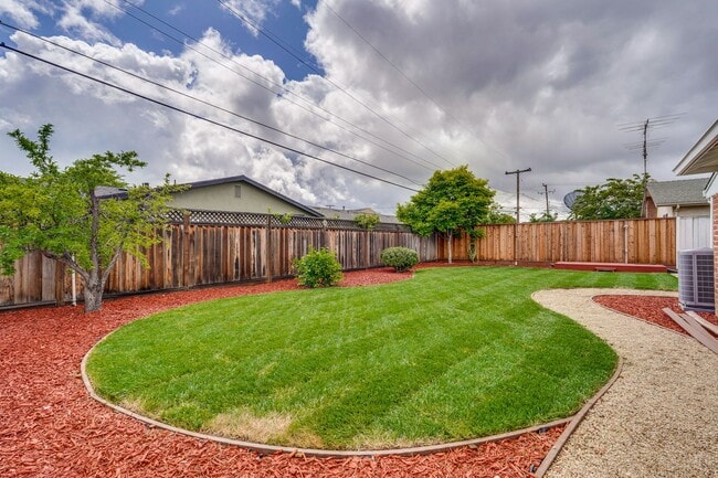Building Photo - Fully Remodeled Single-Family Home Near Ap...