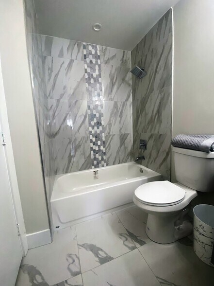 Building Photo - 273 SW Sterret Cir