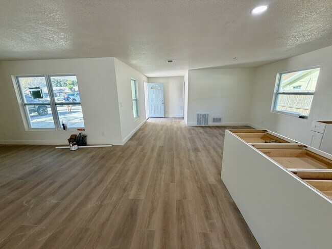 Building Photo - 725 Merrimac Dr