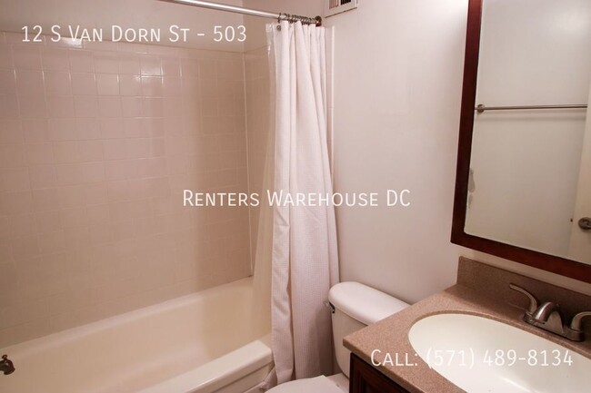 Building Photo - Light-filled 1Bd/1Bth in West End Condos i...