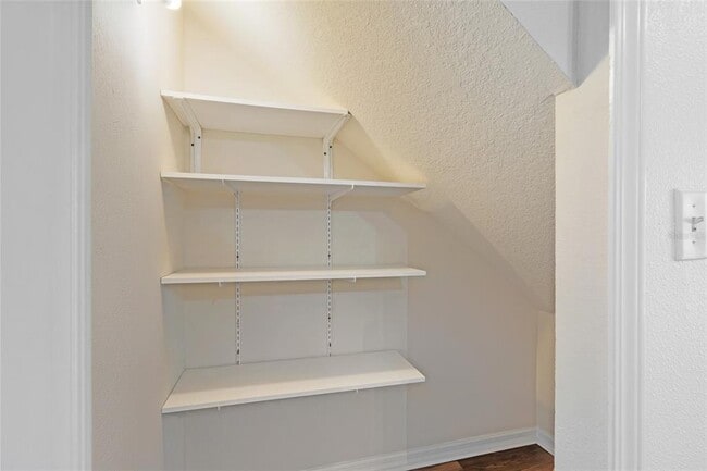 Building Photo - 15929 Fishhawk Creek Ln