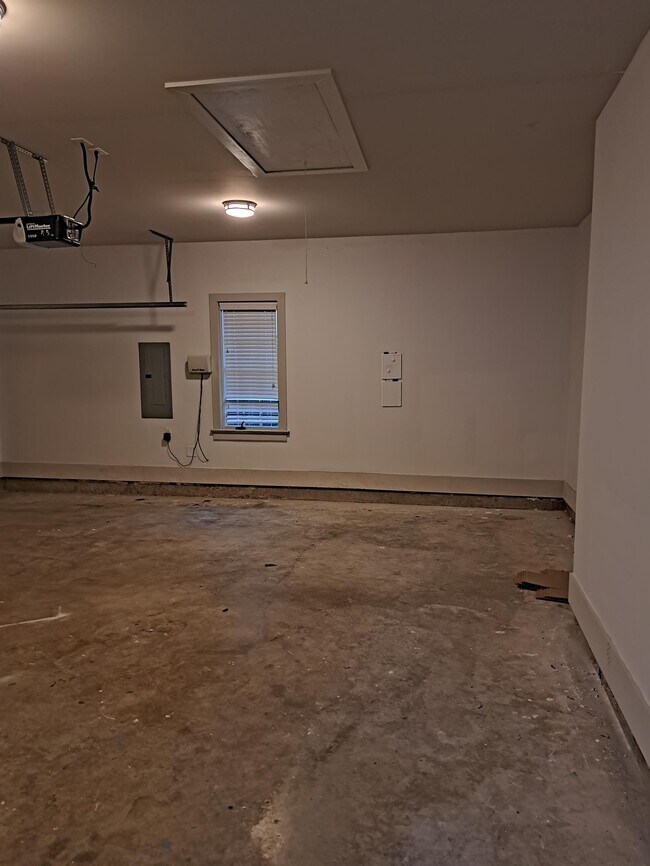 Building Photo - 5012 Chiltern St