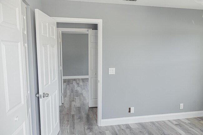 Building Photo - 901 W 36th St