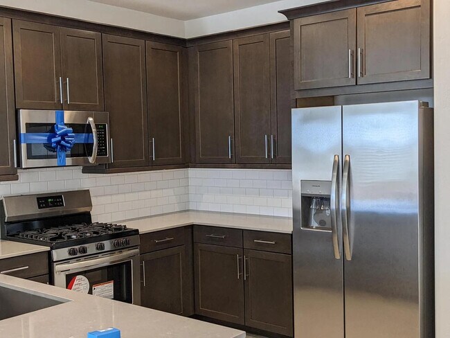 Building Photo - 2250 E Kelly Dr