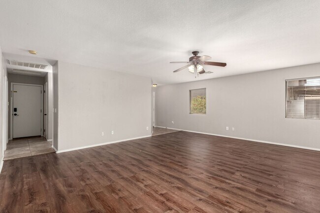 Building Photo - San Tan Valley Charmer w/ Great Back Yard