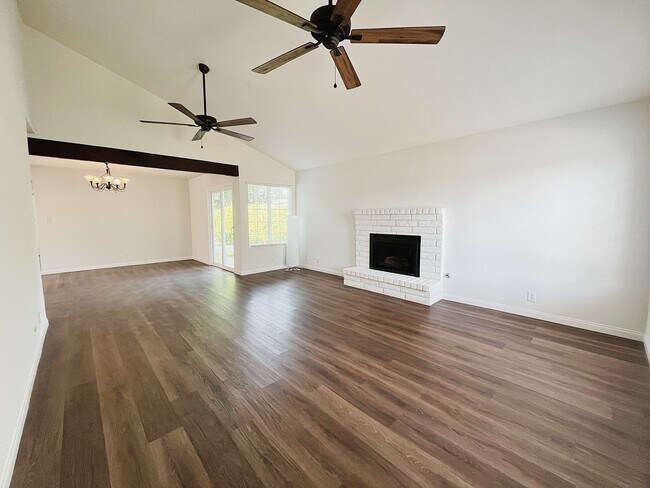 Building Photo - Turnkey 3-Bedroom Home with Modern Upgrade...