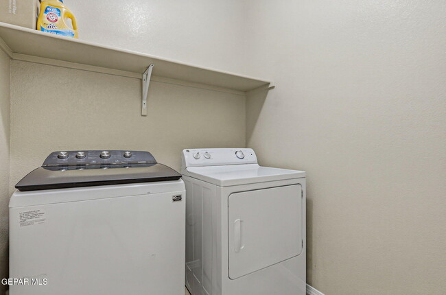 Building Photo - 14458 Vincent Kalel