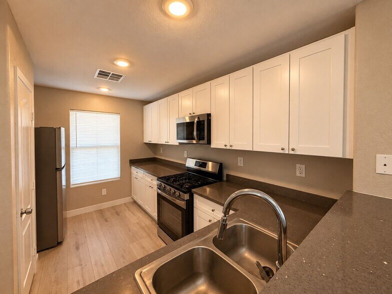 Building Photo - 8875 First Lady Ave