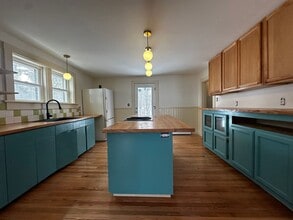 Building Photo - Newly Renovated 3-Bed Single Family Home