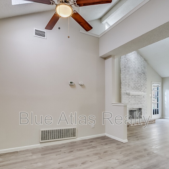 Building Photo - 712 Via Miramonte