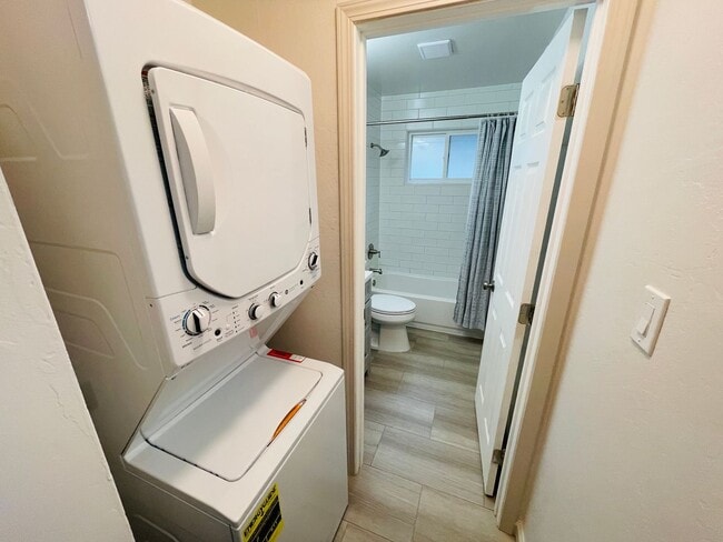 Building Photo - 2 bed 1 bath unit for rent in South Lake T...