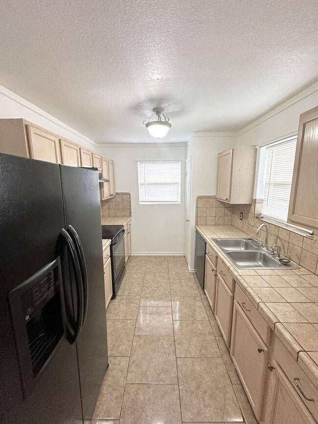 Building Photo - AVAILABLE SOON!