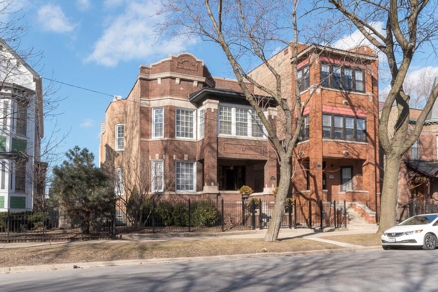 Building Photo - 1434 W Addison St