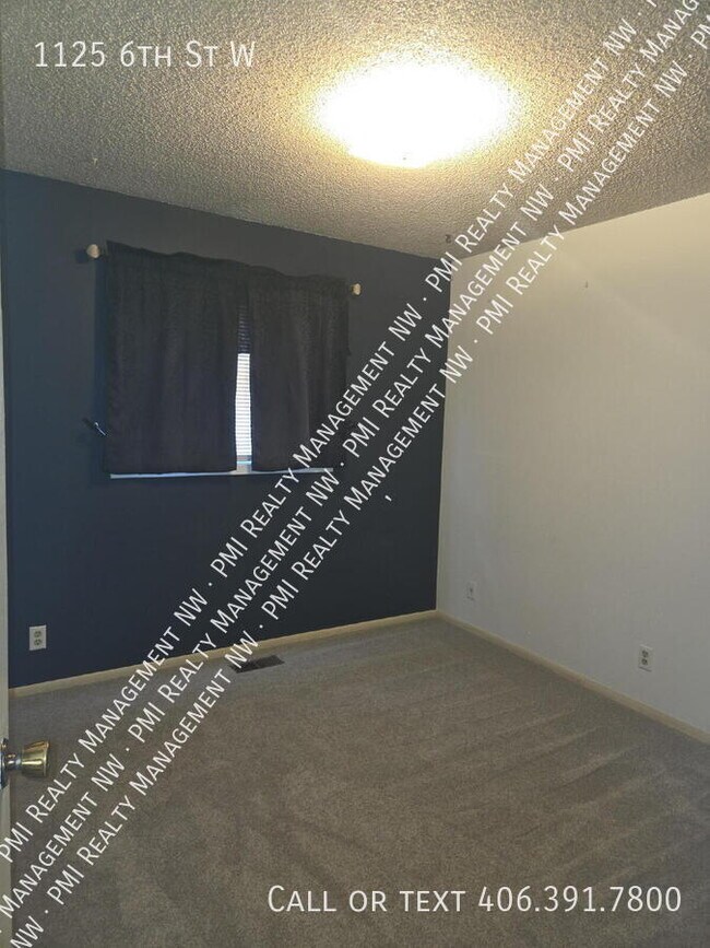 Building Photo - 1125 6th St W