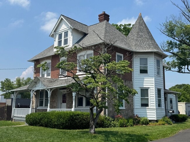 Building Photo - Spacious West Norriton Old World charm 4 B...