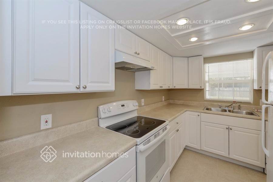 Building Photo - 5800 Southwind Dr