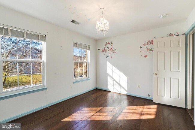 Building Photo - 43258 Meadowood Ct
